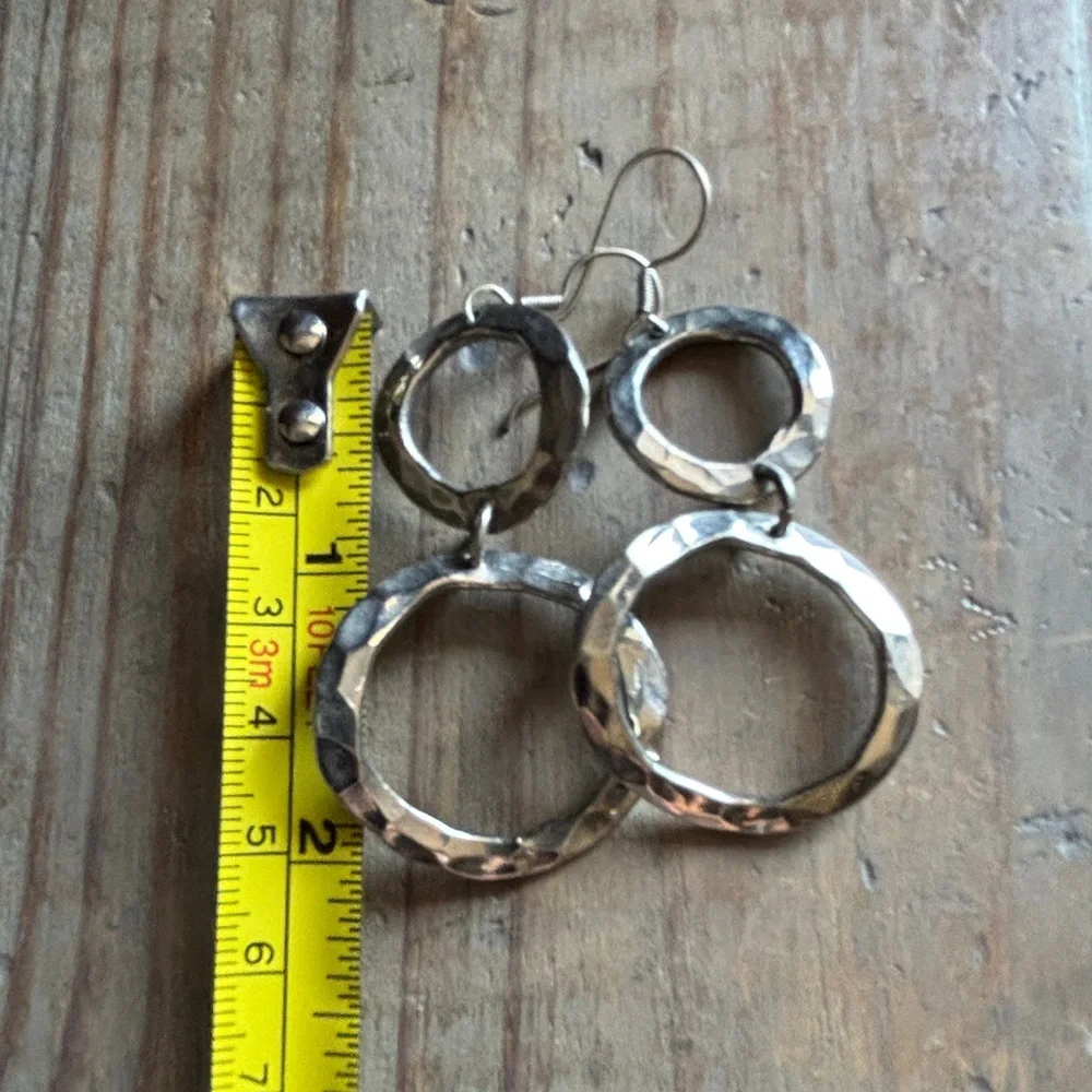 Elegant Silver Hammered Hoop Earrings - Picture 3 of 3